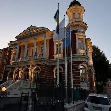 Cozy At Prime Location Above Ferhadija Street דירה *