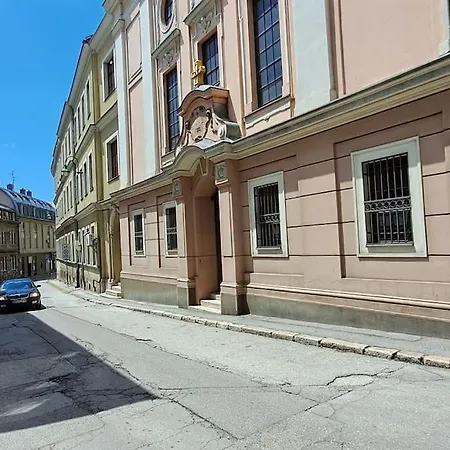 Cozy At Prime Location Above Ferhadija Street * 塞拉耶佛