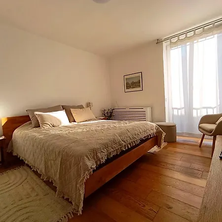Chic & Comfy Hideaway In The Heart Of The