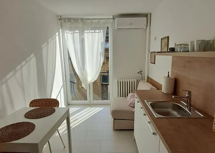 Cozy At Prime Location Above Ferhadija Street 塞拉耶佛