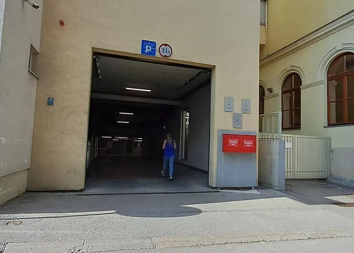 Cozy At Prime Location Above Ferhadija Street 塞拉耶佛